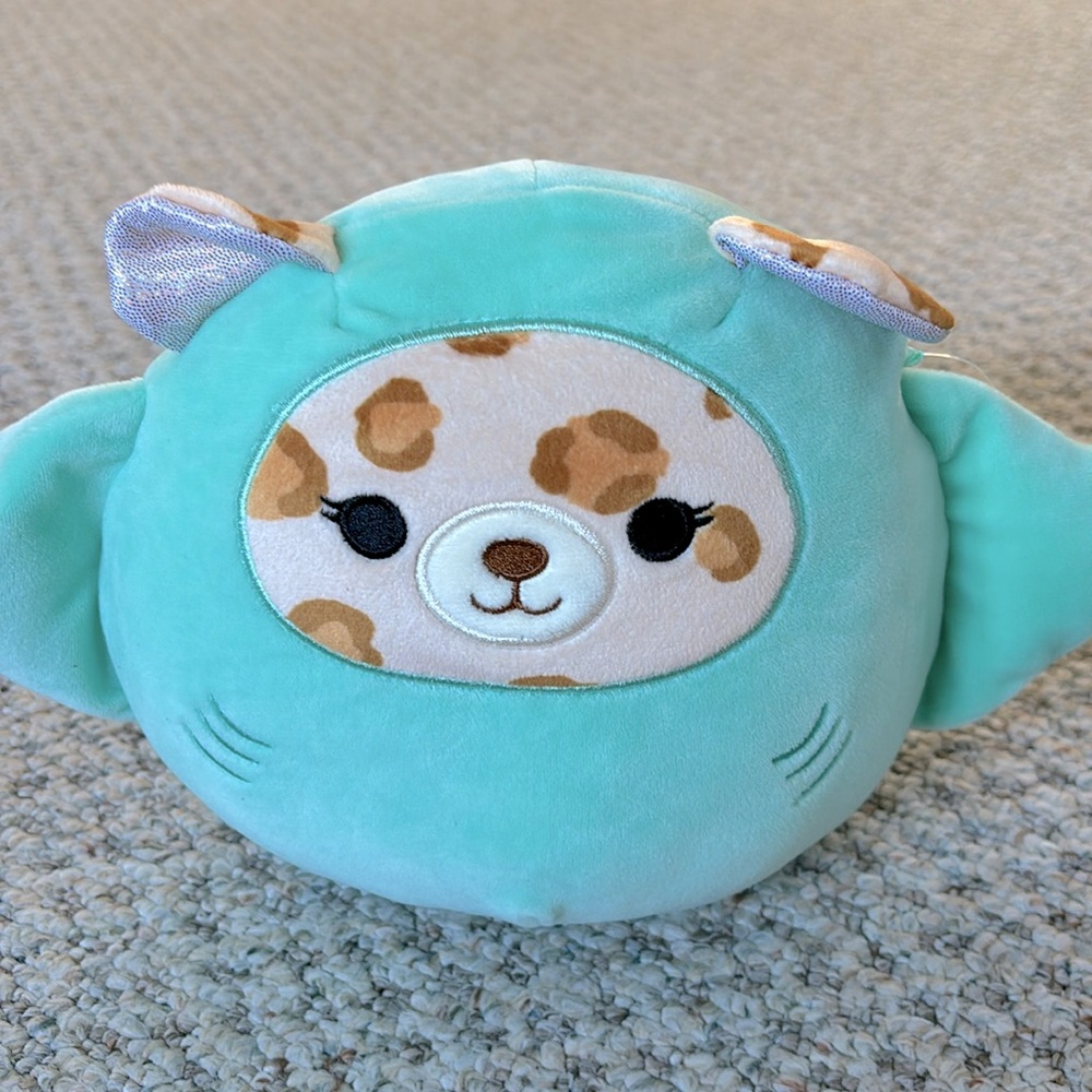 LEXIE IN A STINGRAY COSTUME SQUISHMALLOW